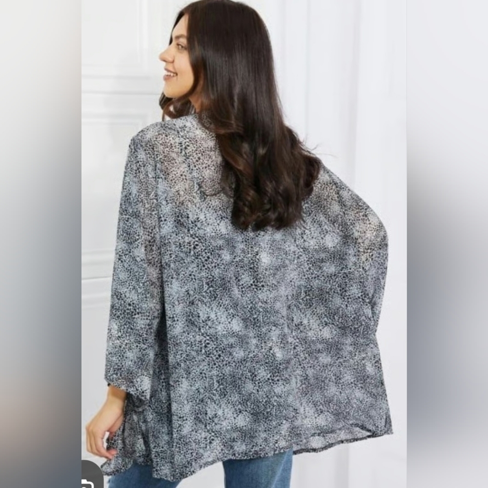 Sioni Milano Black Gray Flowy Top Sheer  Sleeves M New Womens  Cover-up Swimsuit